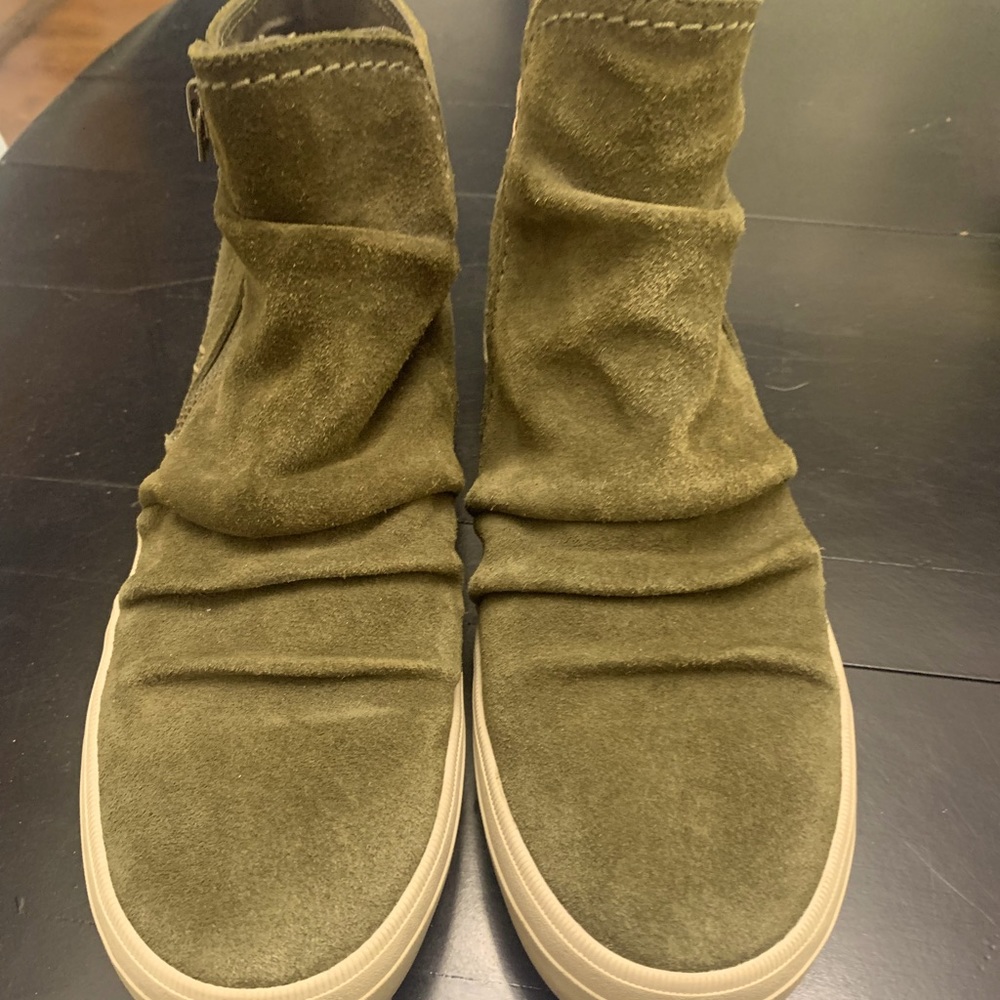 Sperry High tops. Army Green.
